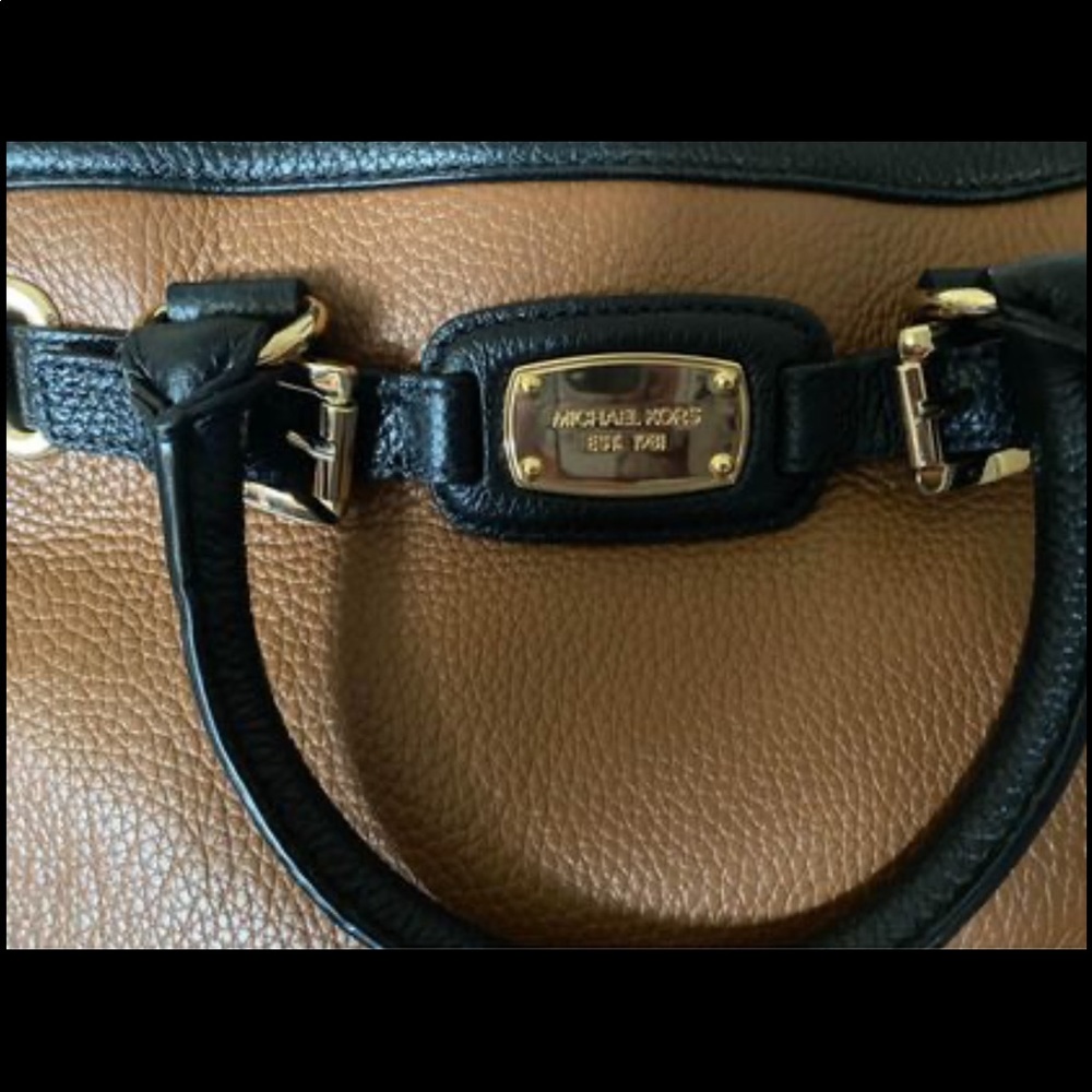 Micheal Kors handbag which is new in condition with leather material - Picture 3 of 5